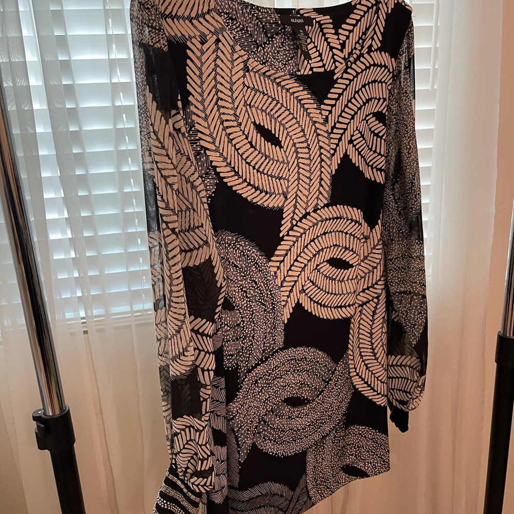 Black and tan pattern dress